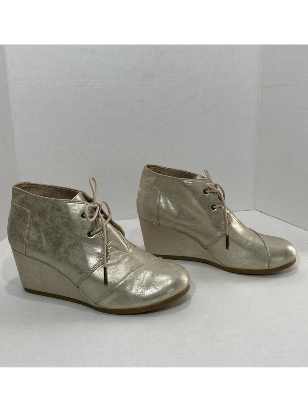 TOMS Desert Wedge White Gold Metallic Shoes size W 10